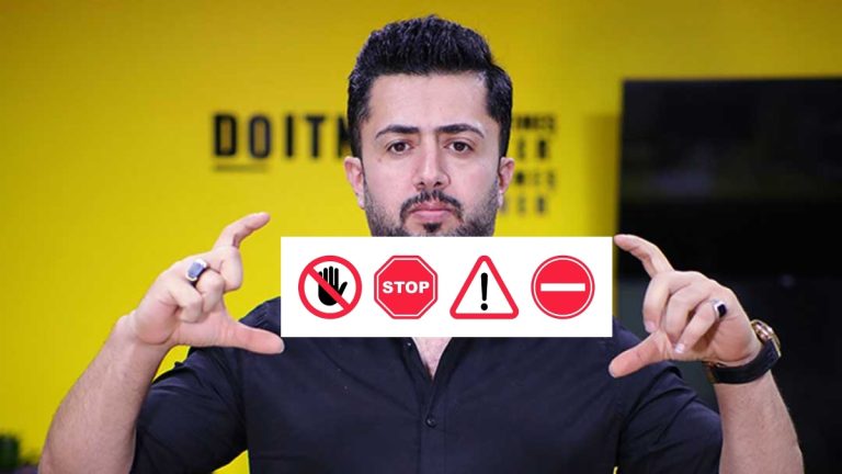 معین فرجی در حال نشان دادن علائم ممنوعه برای آنلاینشاپهای اینستاگرامی